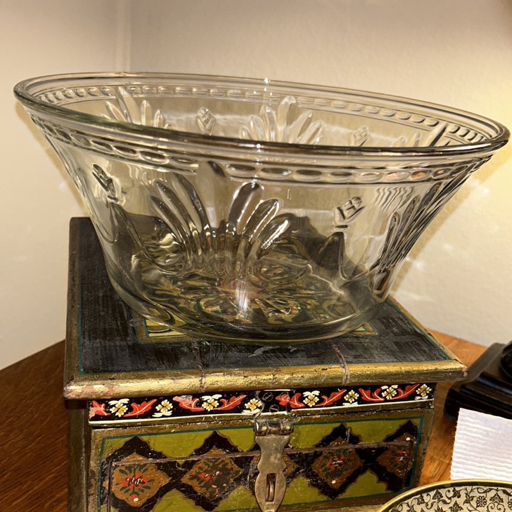 Glass serving bowl